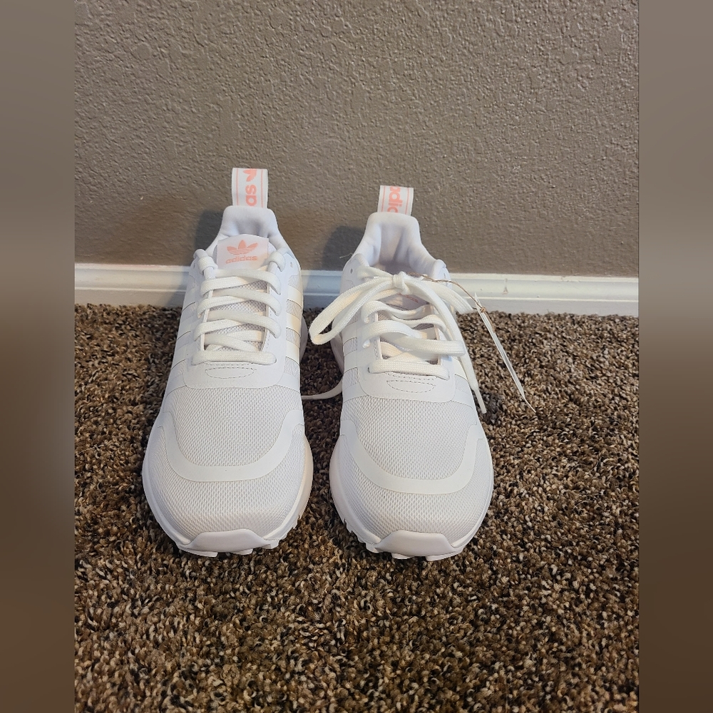 Adidas Sneakers